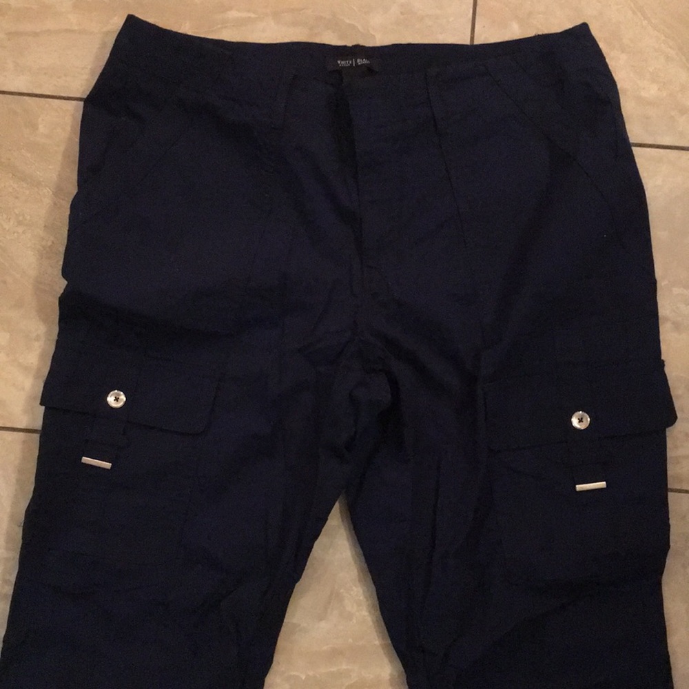 NWT. Cropped pants.